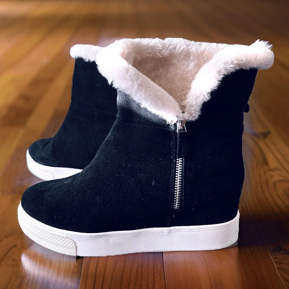 Steve Madden Black Suede Bootie with White Faux Fur Lining Trim Size 8-1/2 NWT - Picture 2 of 6